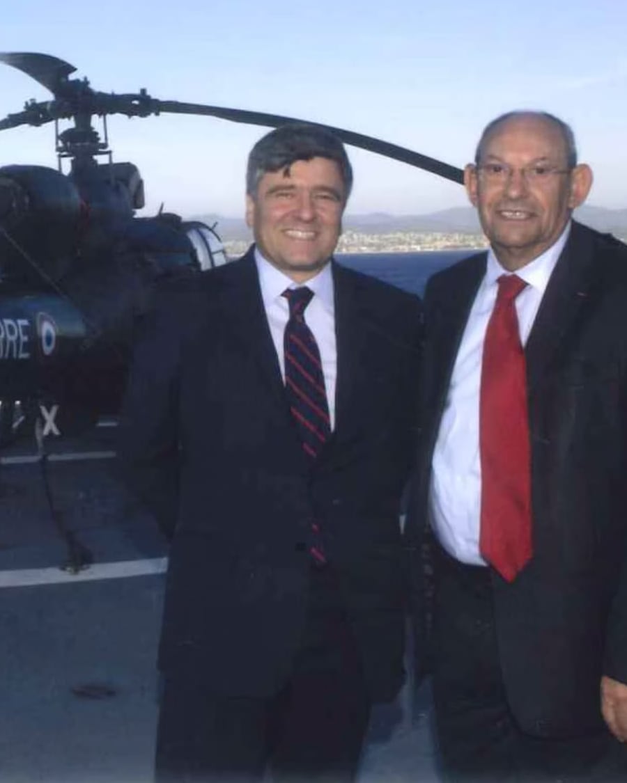 Sur le pont d'envol d'un bâtiment de la marine nationale, avec le sénateur Daniel Reiner.